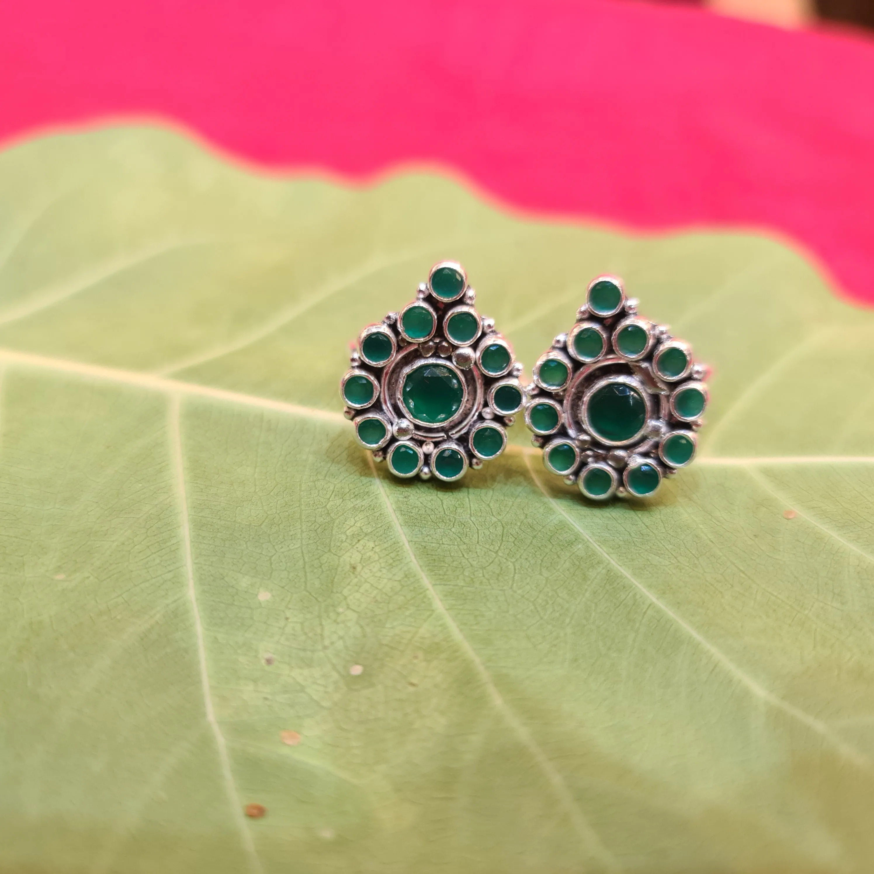 Sparkling Elegance: Mesmerizing 92.5 Silver Ruby Emerald Bichiya to Adorn your Feet